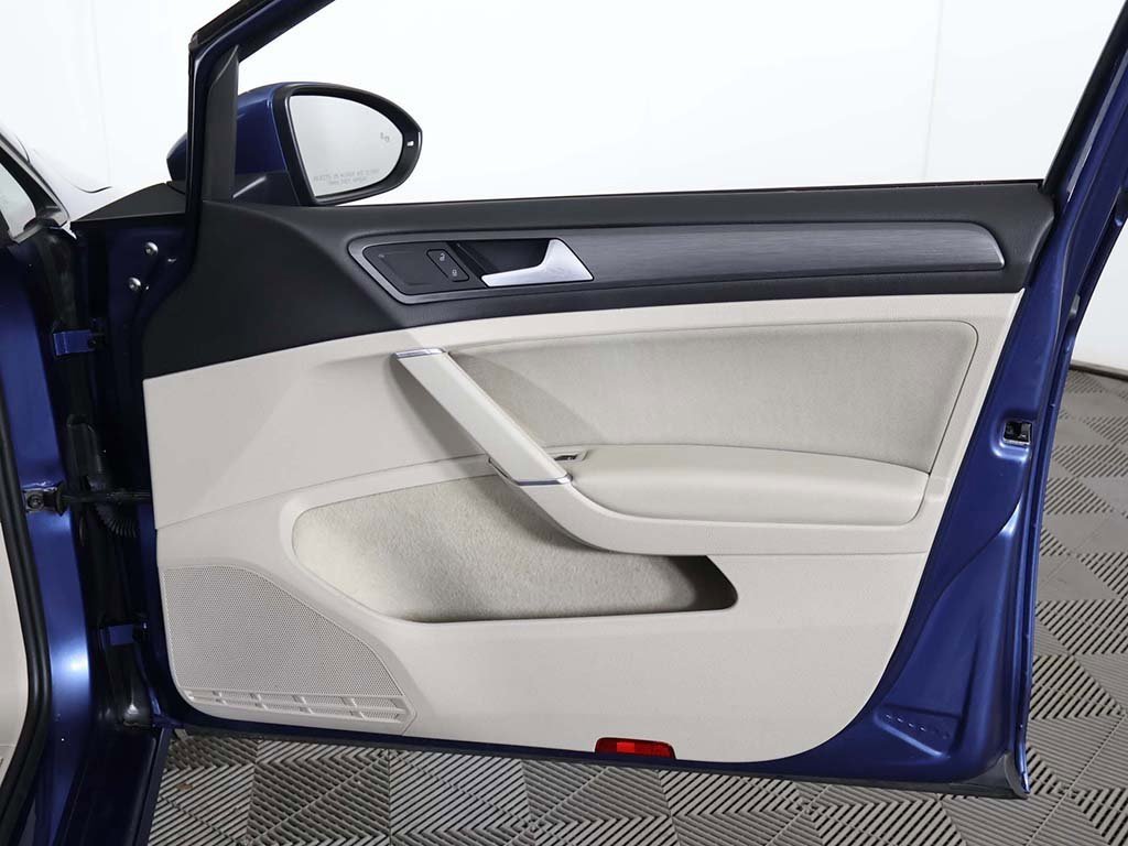 Used 2019 Volkswagen Golf S image 20