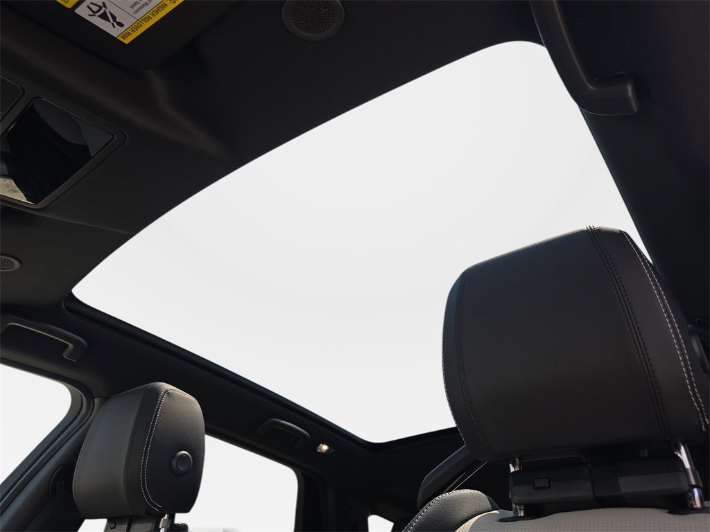 New 2025 Land Rover Discovery Sport Dynamic SE image 30