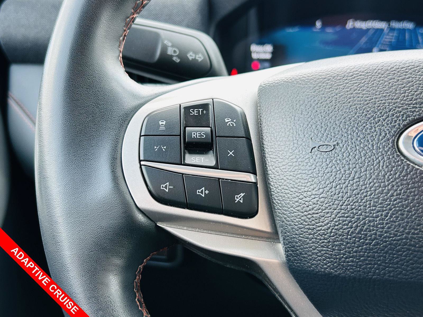 Used 2025 Ford Explorer Active AWD/4WD image 6