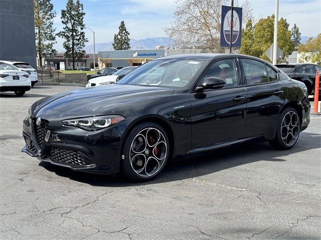 New 2025 Alfa Romeo Giulia w/ Veloce Package Rwd image 2