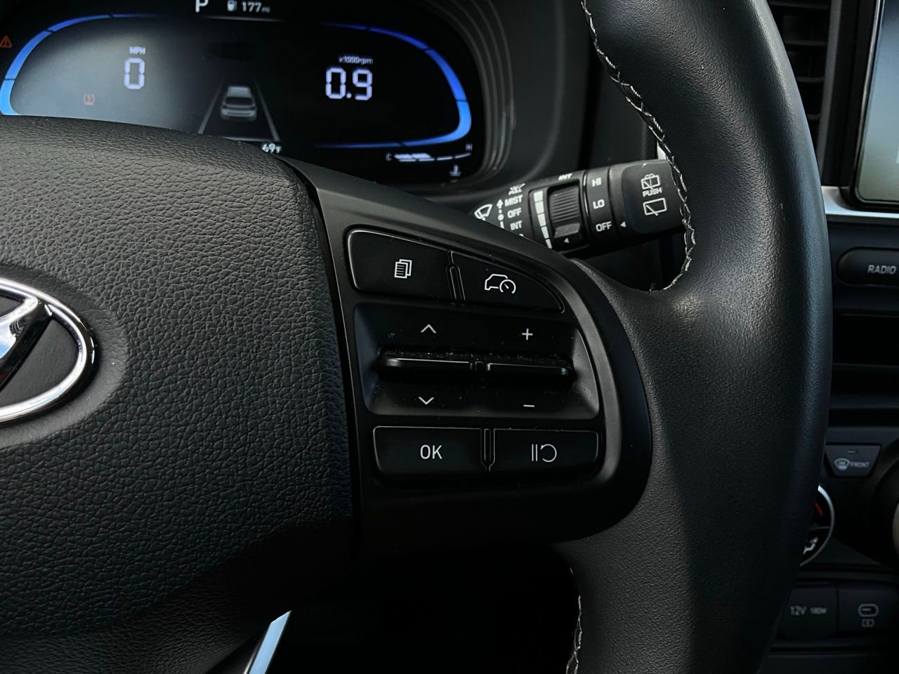 Used 2025 Hyundai Venue SEL image 35