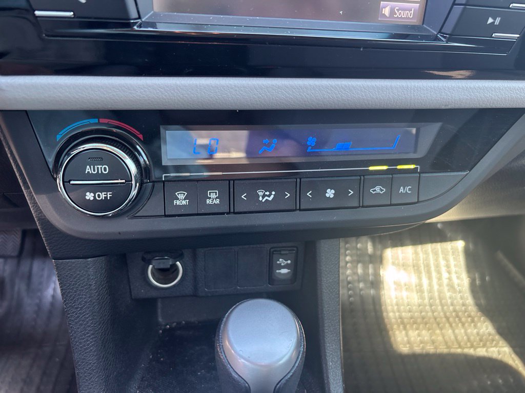 Used 2015 Toyota Corolla LE FWD image 22