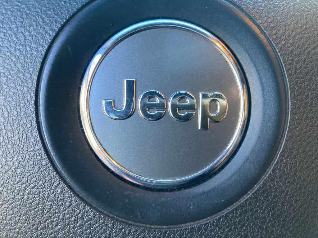 Used 2017 Jeep Grand Cherokee Limited image 26