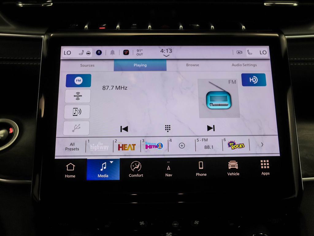 Used 2024 Jeep Grand Cherokee L Limited w/ Luxury Tech Group II image 16