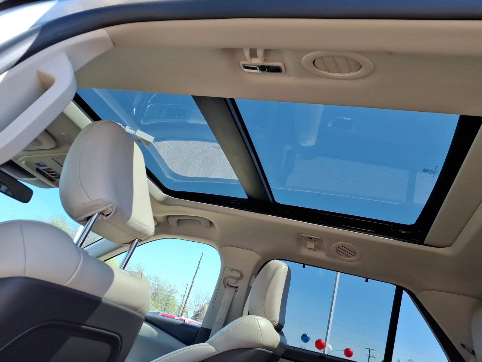 Used 2020 Ford Explorer Platinum w/ Premium Technology Package image 10