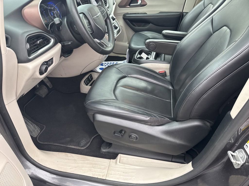 Used 2020 Chrysler Voyager Lxi FWD image 16