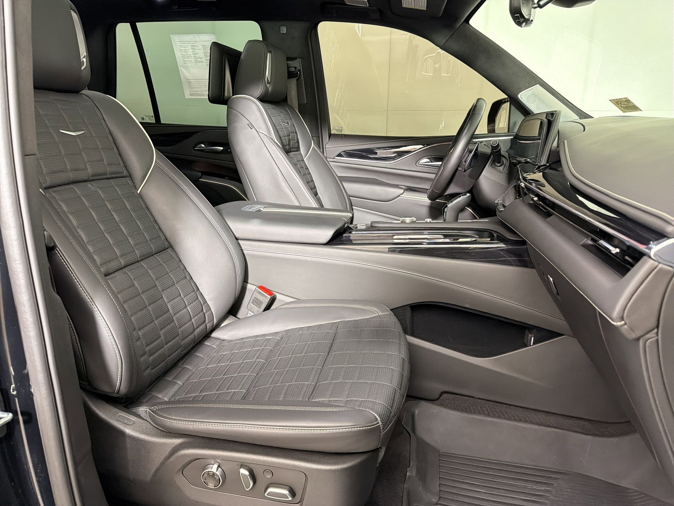Used 2024 Cadillac Escalade V w/ Heavy-Duty Trailer Package AWD/4WD image 30