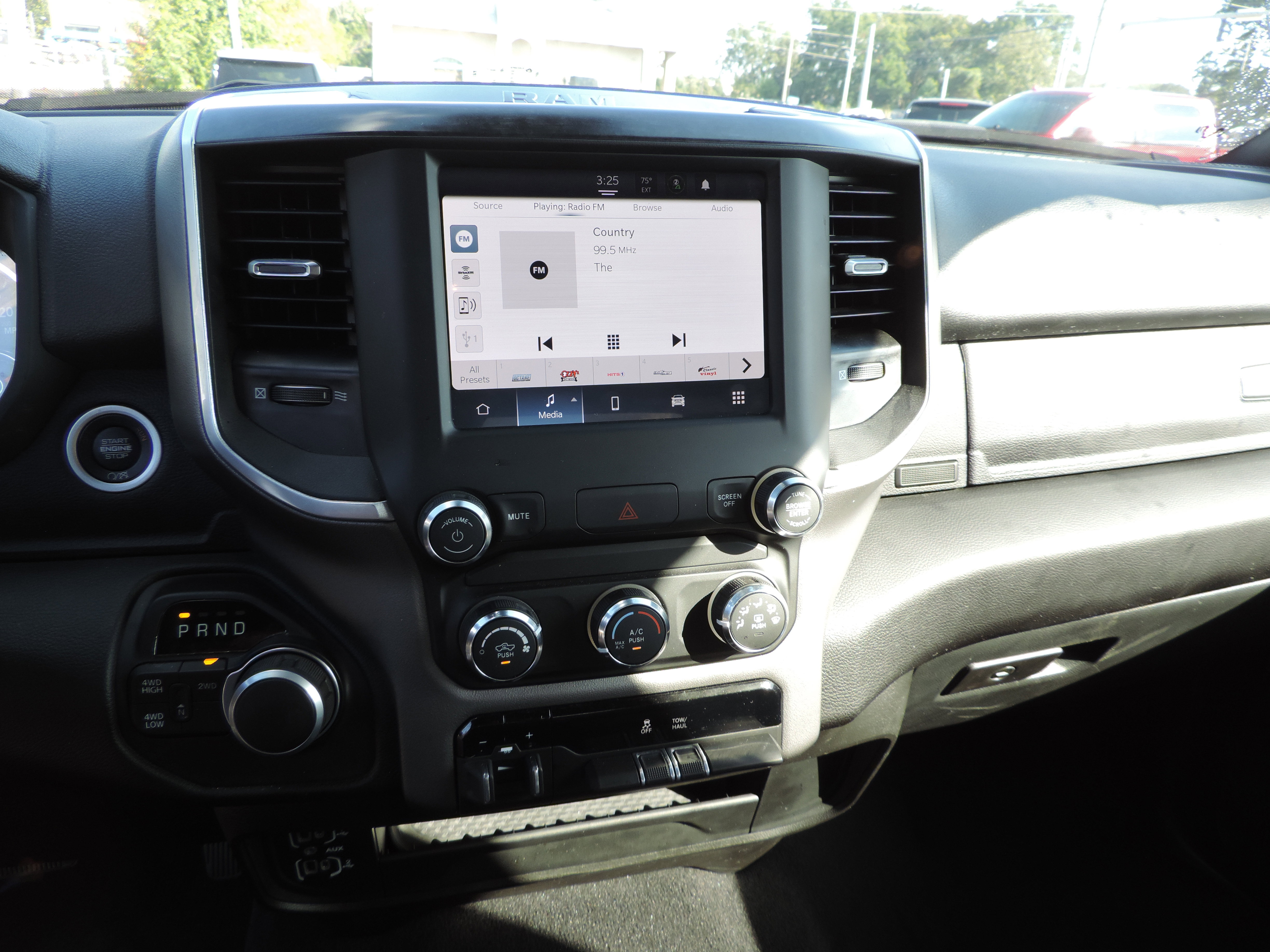 Used 2024 RAM 2500 Big Horn w/ Bed Utility Group image 10