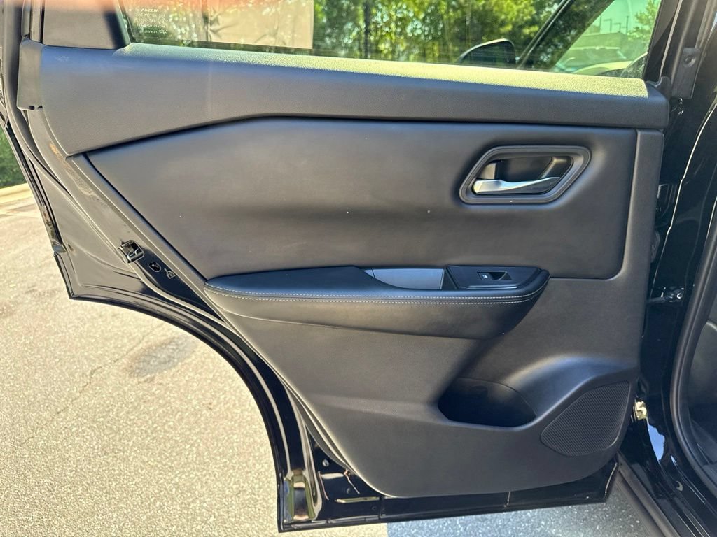 Used 2025 Nissan Rogue SV AWD/4WD image 30
