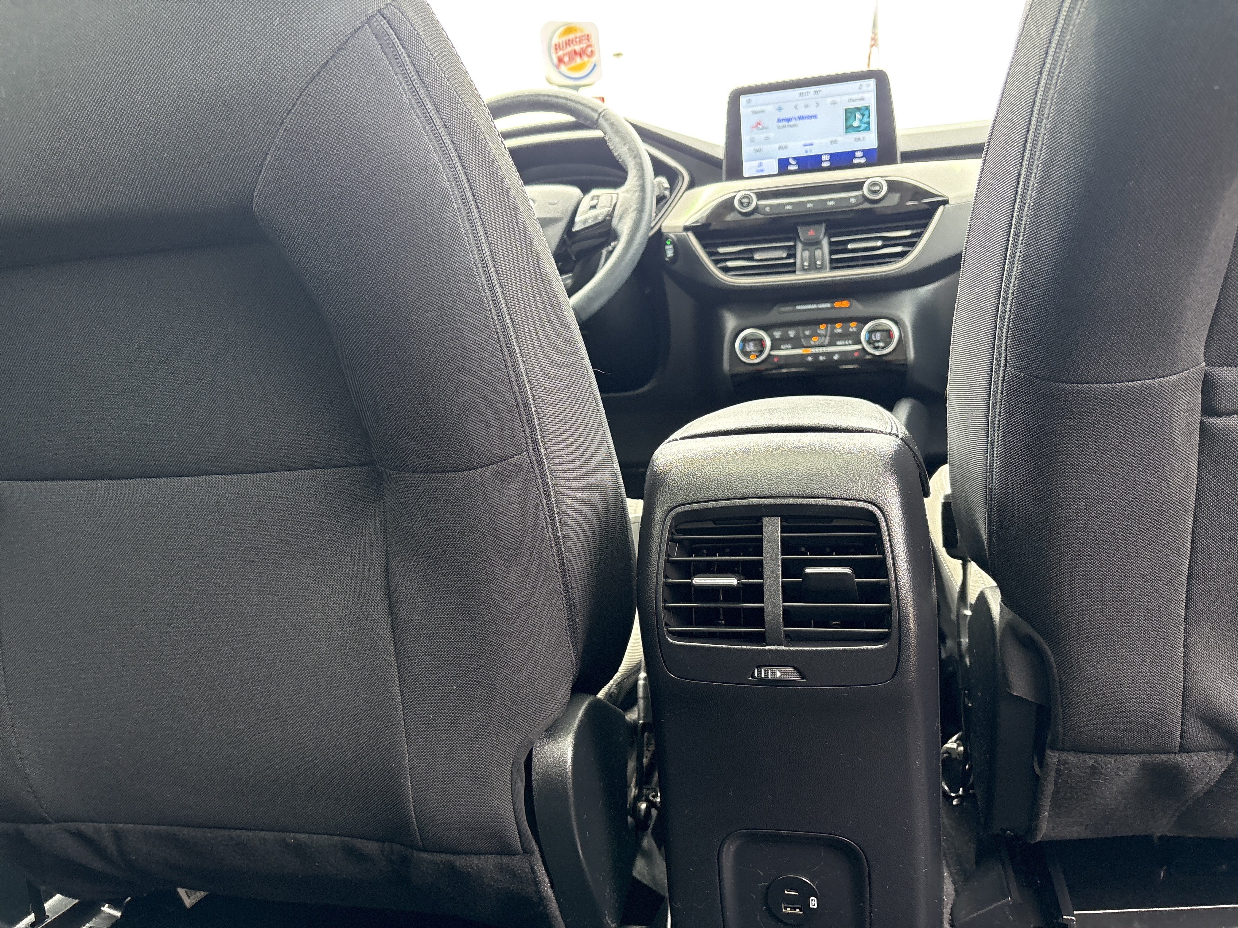 Used 2021 Ford Escape SE w/ SE Sport Appearance Package FWD image 9