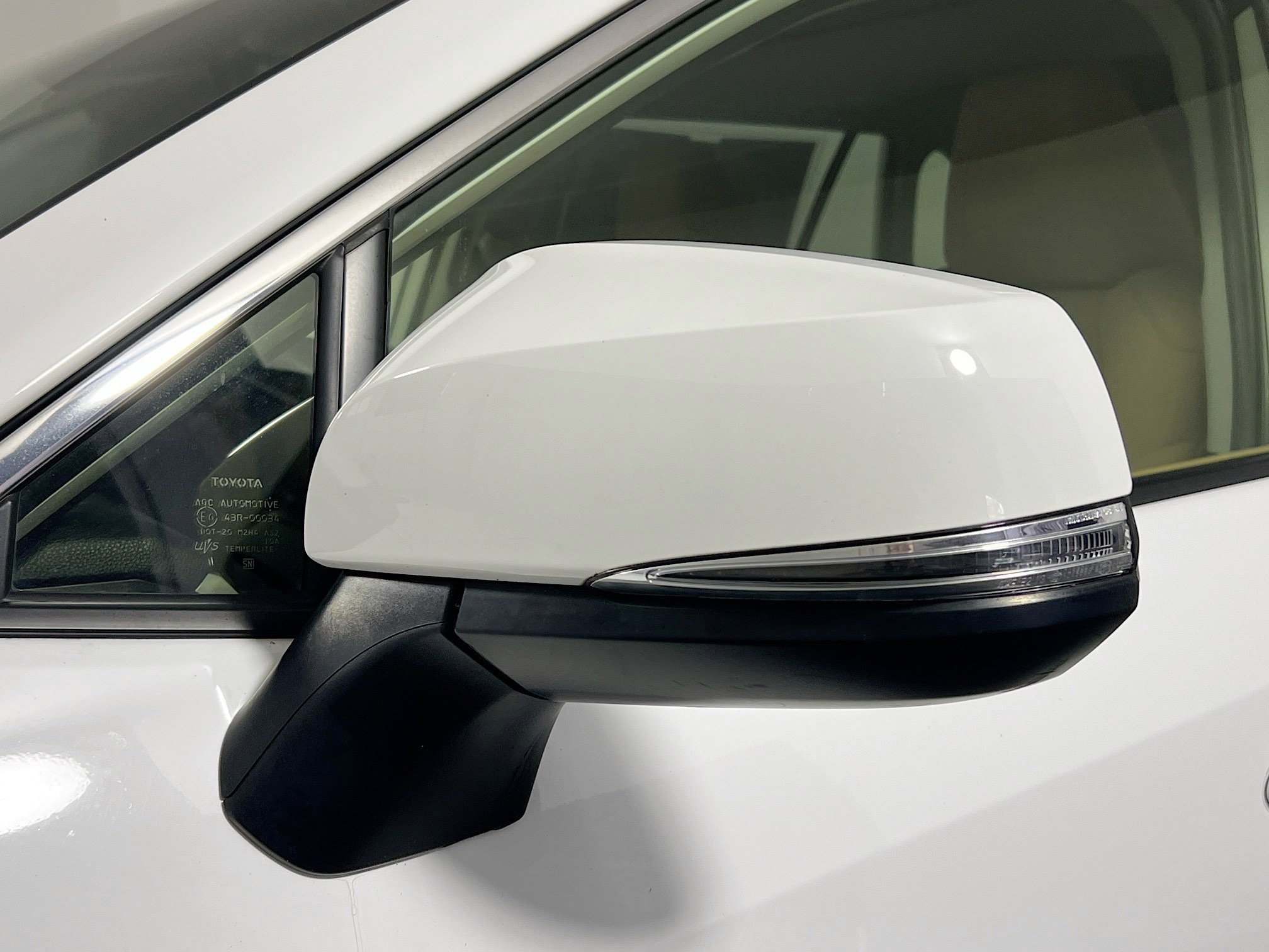 Used 2020 Toyota RAV4 XLE w/ Convenience Package image 12