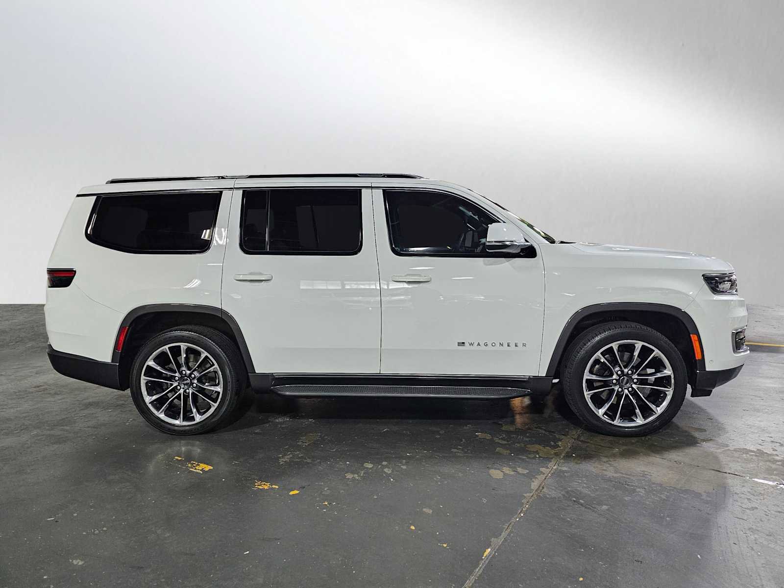 Used 2022 Jeep Wagoneer Series II w/ Premium Group I AWD/4WD image 2