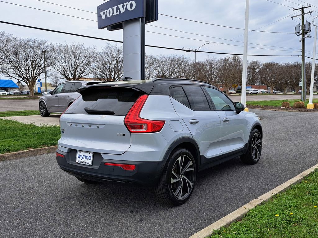 Used 2022 Volvo XC40 T5 R-Design w/ Advanced Package image 4