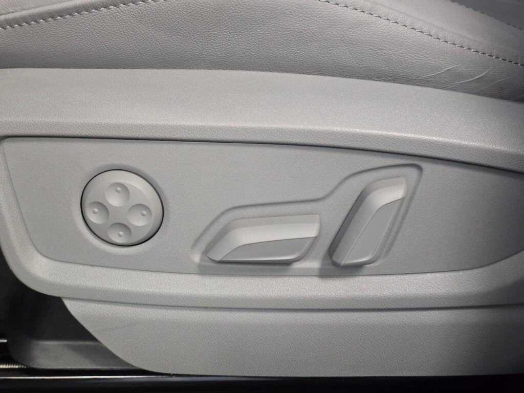 Certified 2025 Audi Q5 2.0T Premium Plus w/ Premium Plus Package image 37