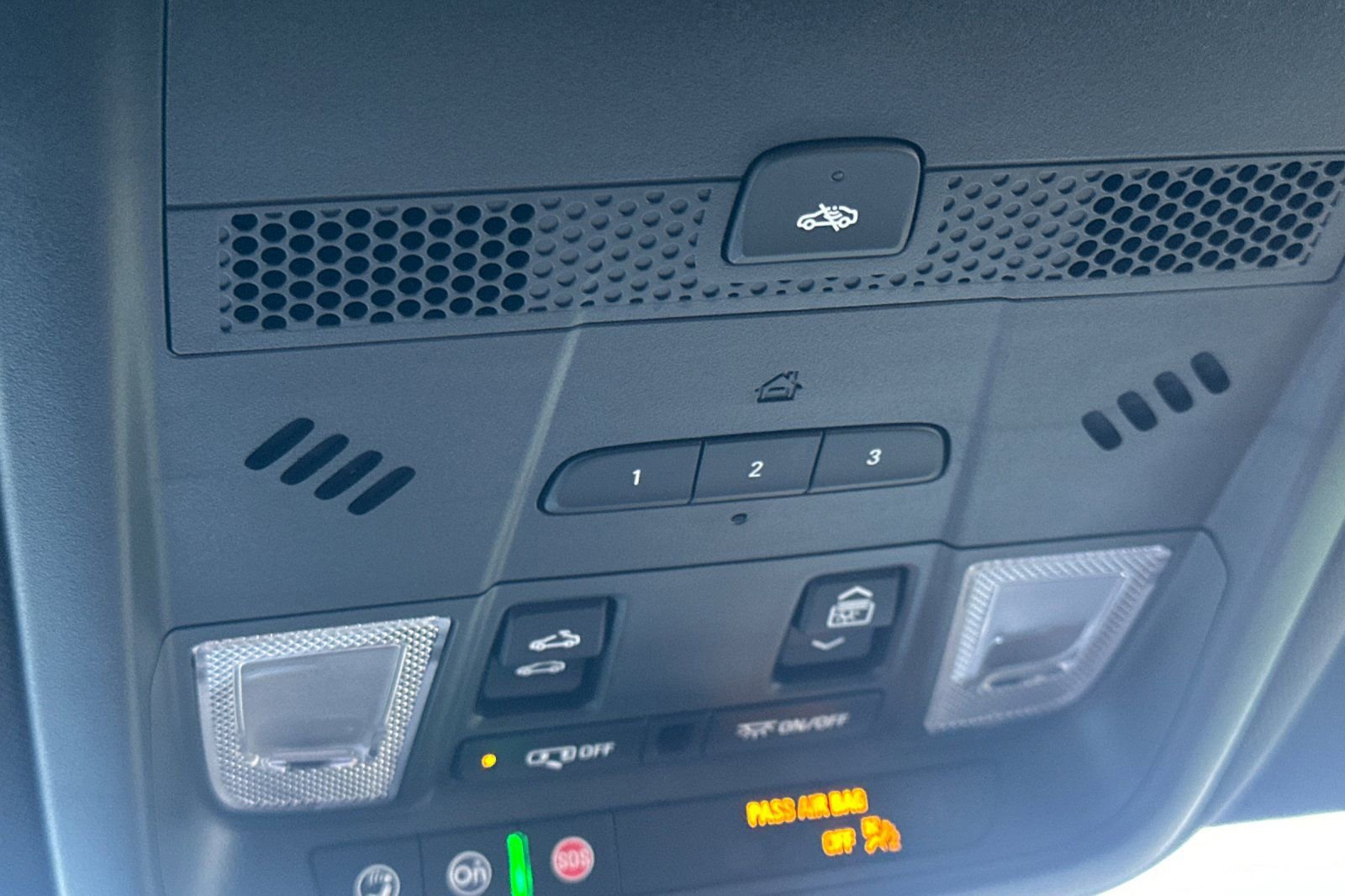 Used 2025 Cadillac XT6 Premium Luxury w/ Technology Package image 25