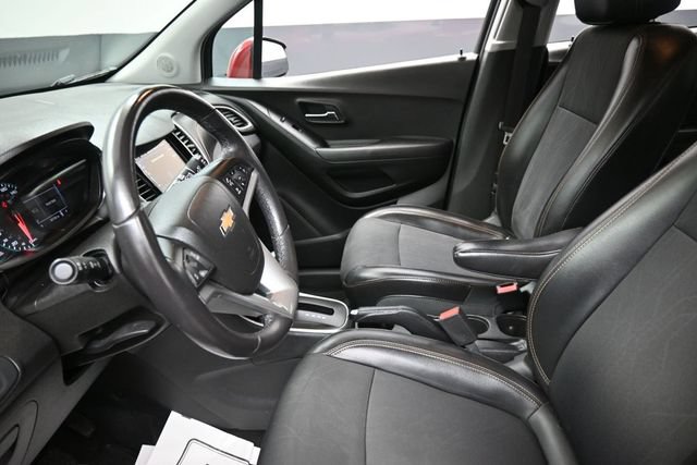 Used 2019 Chevrolet Trax LT w/ LT Convenience Package FWD image 16