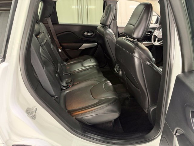 Used 2017 Jeep Cherokee Overland w/ Technology Group AWD/4WD image 8