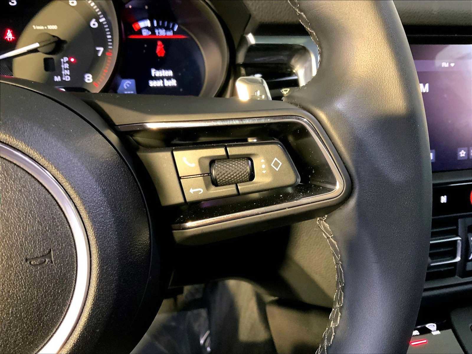 Certified 2025 Porsche Macan image 28