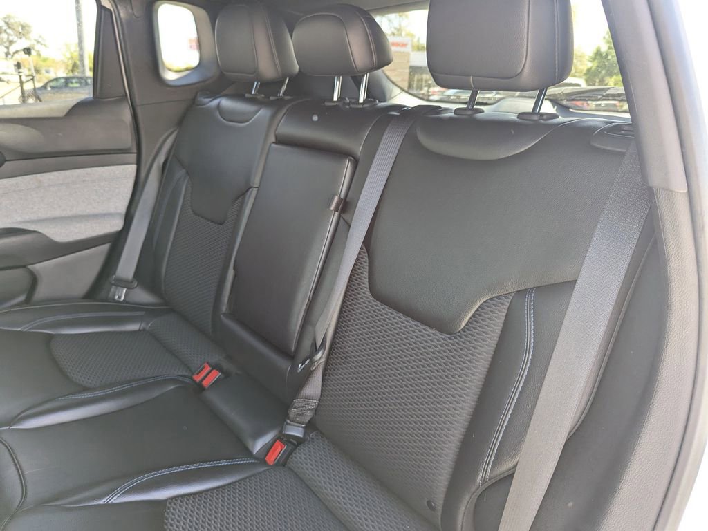 Used 2023 Jeep Compass Latitude image 15