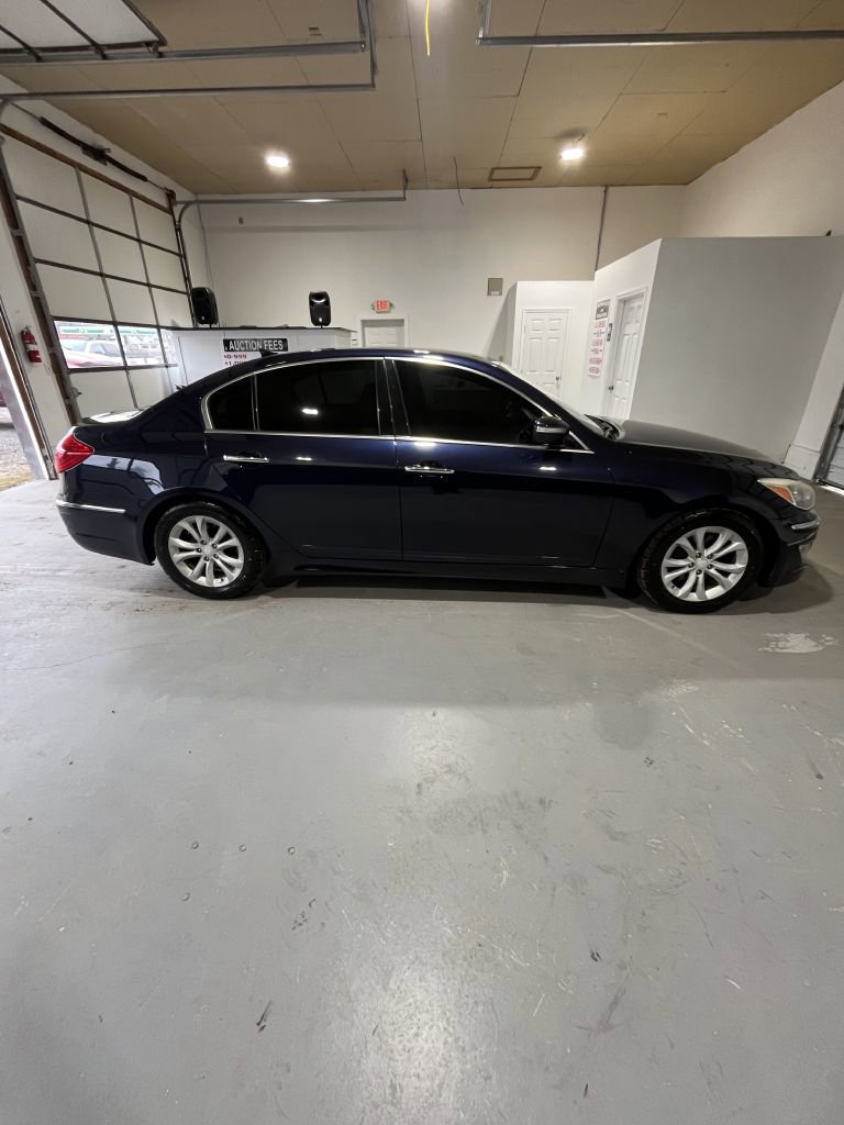 Used 2012 Hyundai Genesis 3.8 image 2