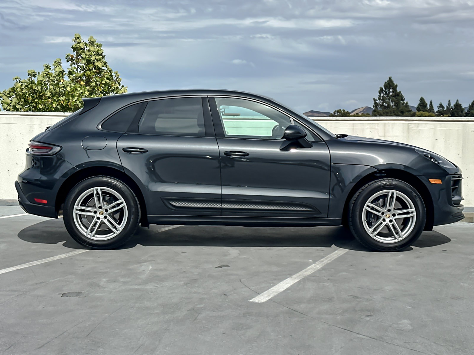 Certified 2026 Porsche Macan AWD/4WD image 10