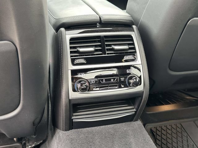 Used 2021 BMW 750i xDrive w/ Autobahn Package AWD/4WD image 21
