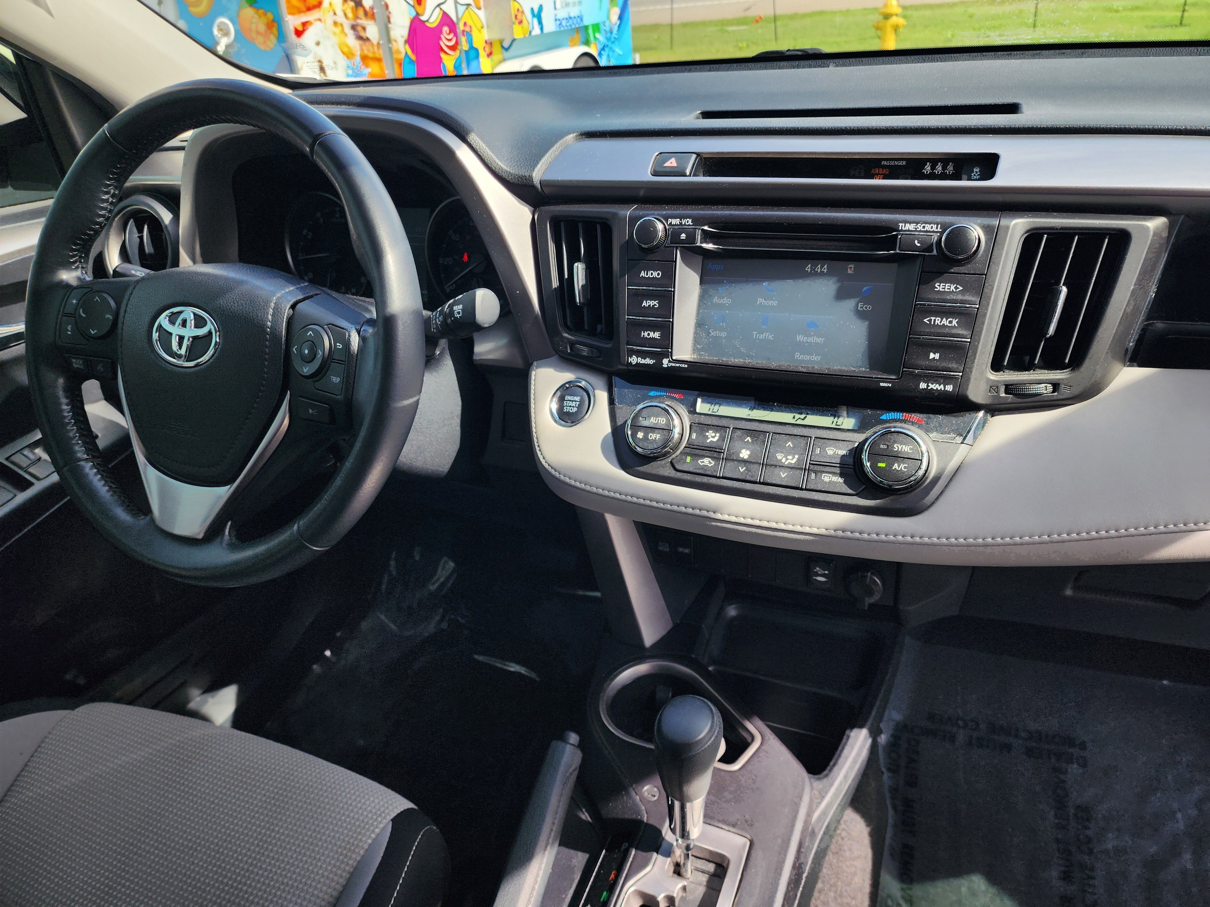 Used 2017 Toyota RAV4 XLE FWD image 14
