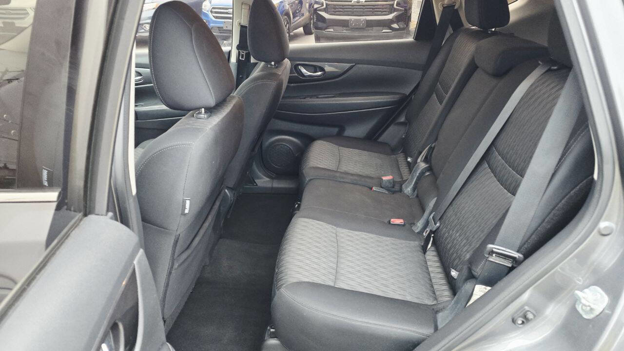 Used 2018 Nissan Rogue SV image 11