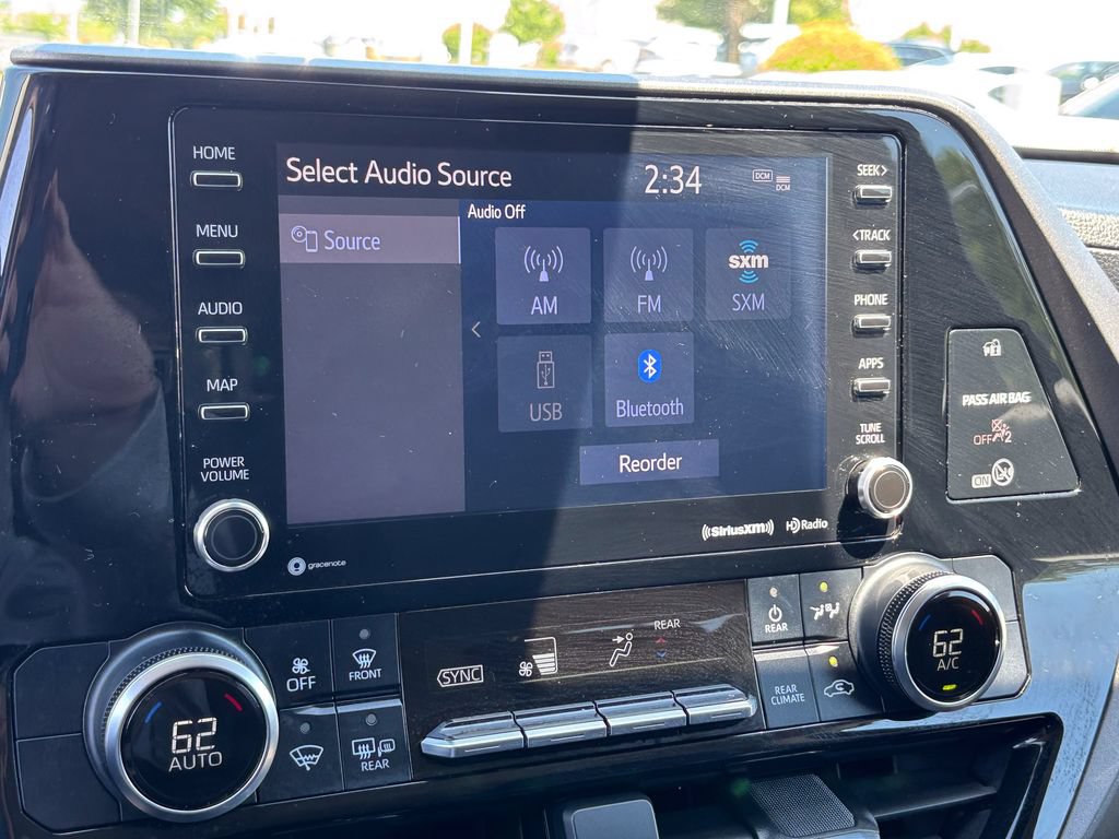 Used 2020 Toyota Highlander LE AWD/4WD image 35