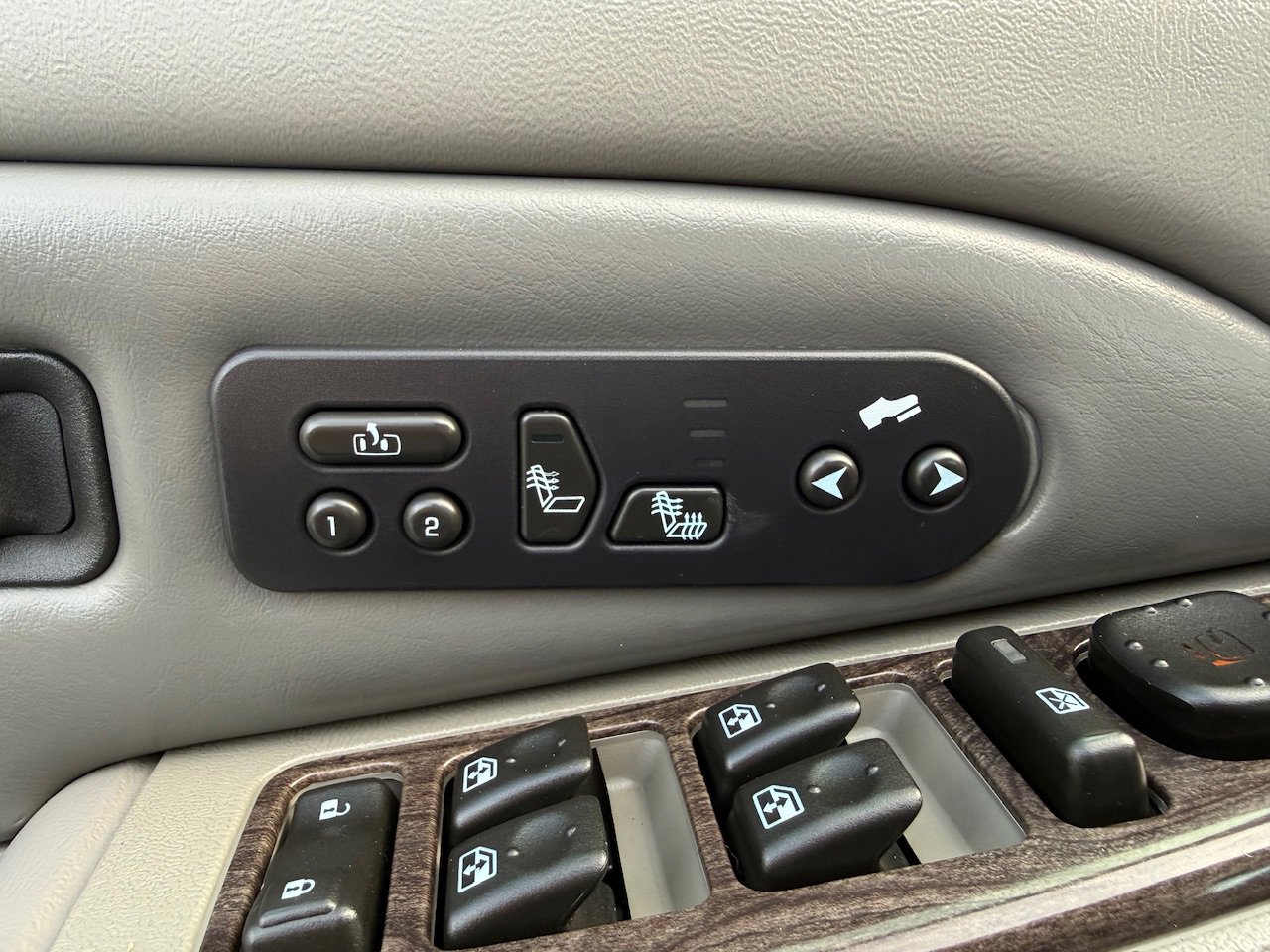 Used 2005 GMC Yukon XL Denali image 12