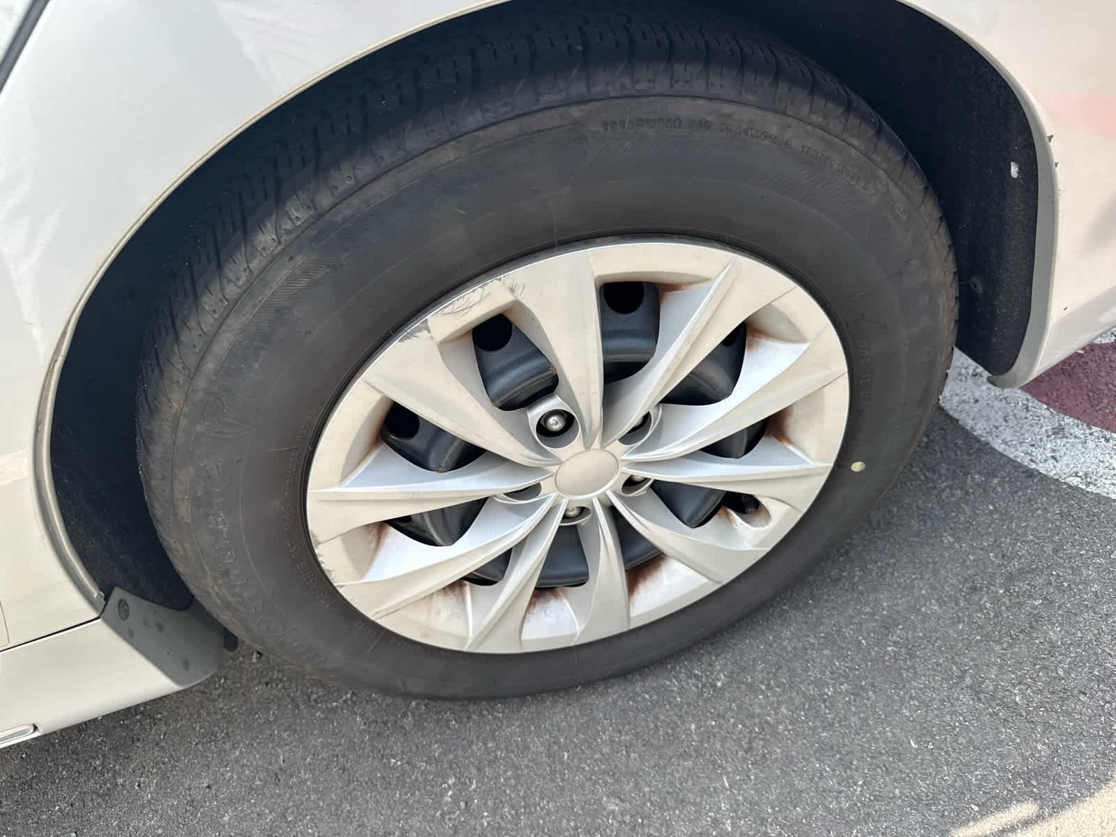 Used 2014 Toyota Camry LE FWD image 4
