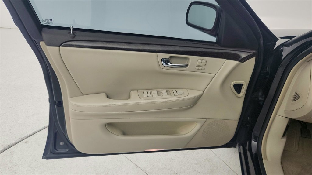 Used 2011 Cadillac DTS image 23