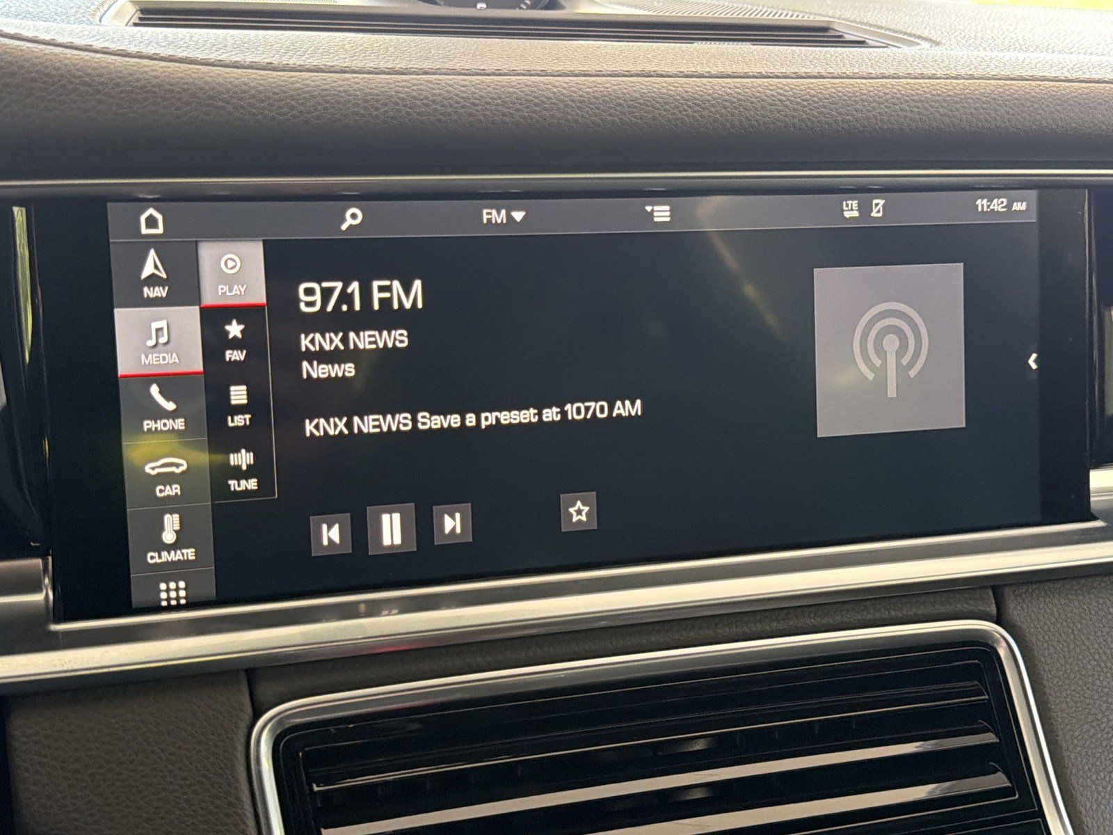 Used 2018 Porsche Panamera 4 AWD/4WD image 24