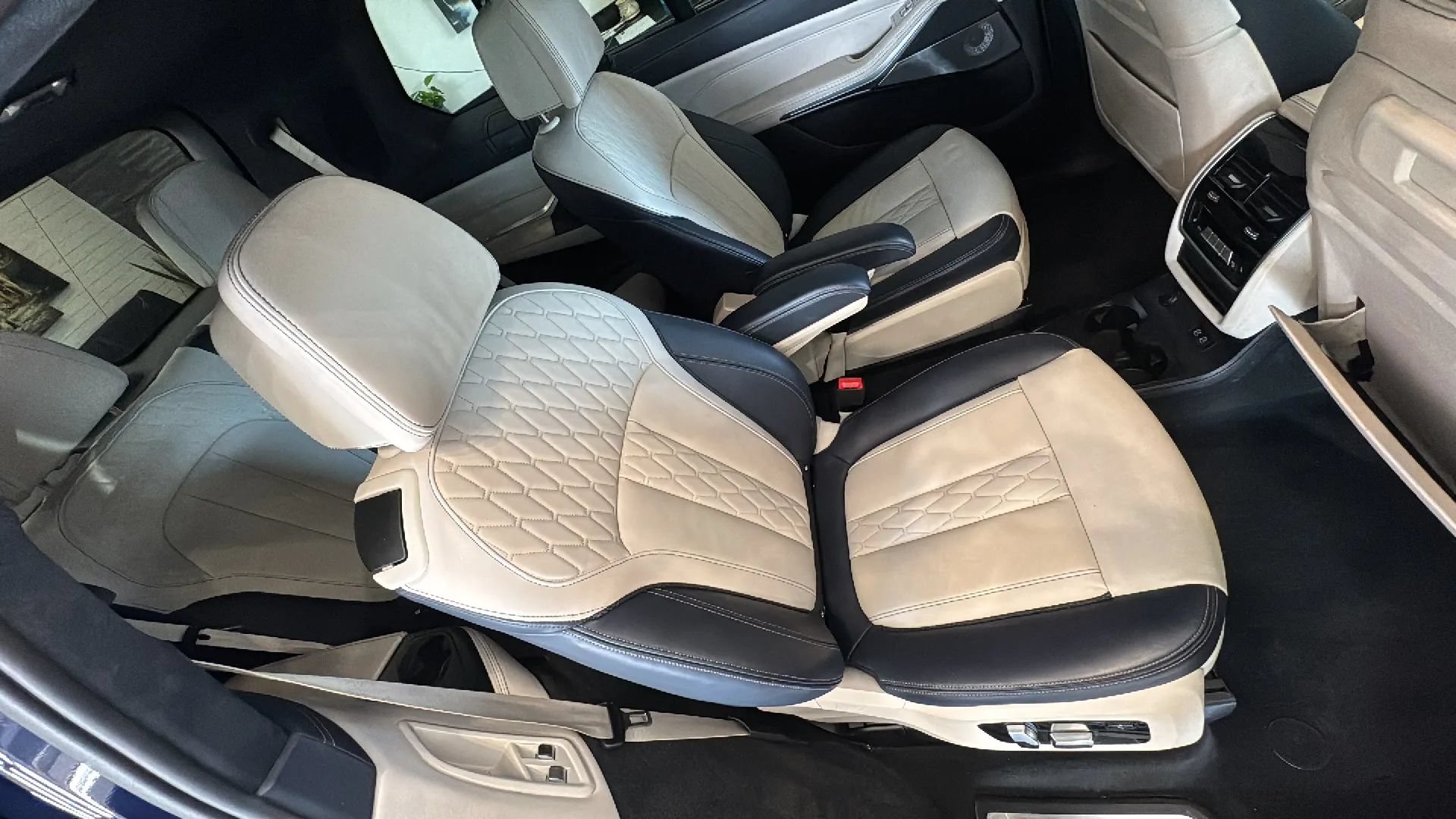 Used 2020 BMW X7 M50i w/ Dynamic Handling Package AWD/4WD image 53