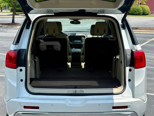 Used 2018 GMC Acadia Denali w/ Technology Package FWD image 17
