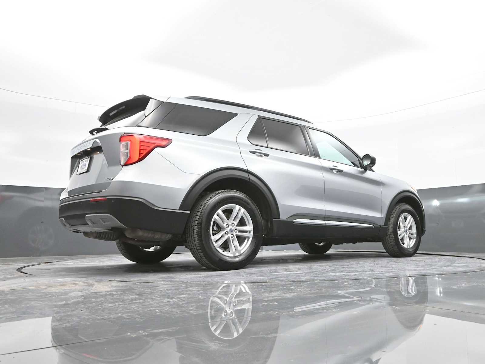 Used 2023 Ford Explorer XLT w/ Equipment Group 202A image 39