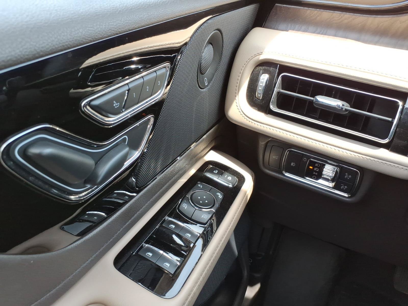 Used 2021 Lincoln Aviator Reserve w/ Elements Package Plus AWD/4WD image 22