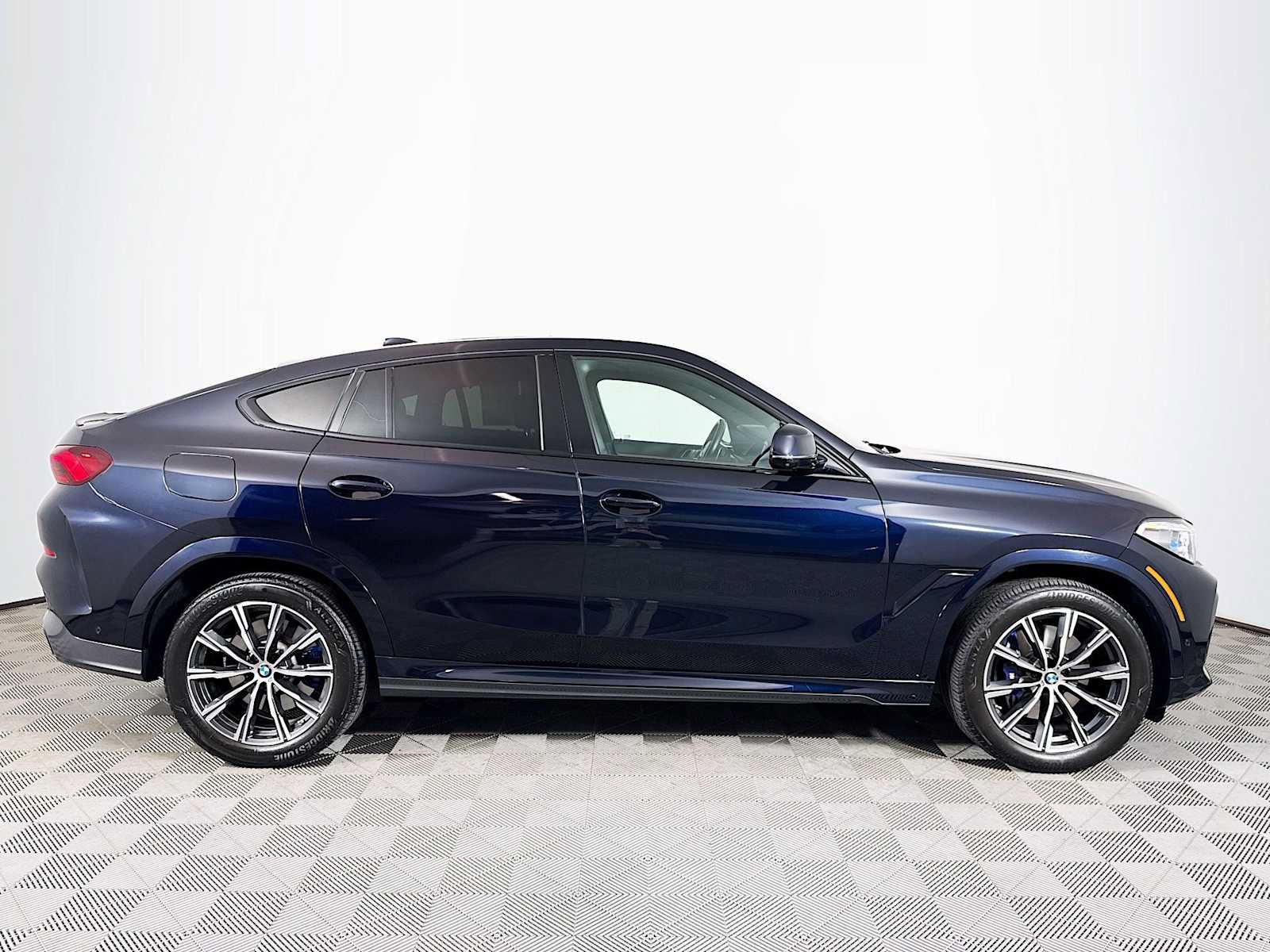 Used 2021 BMW X6 xDrive40i w/ Executive Package AWD/4WD image 4