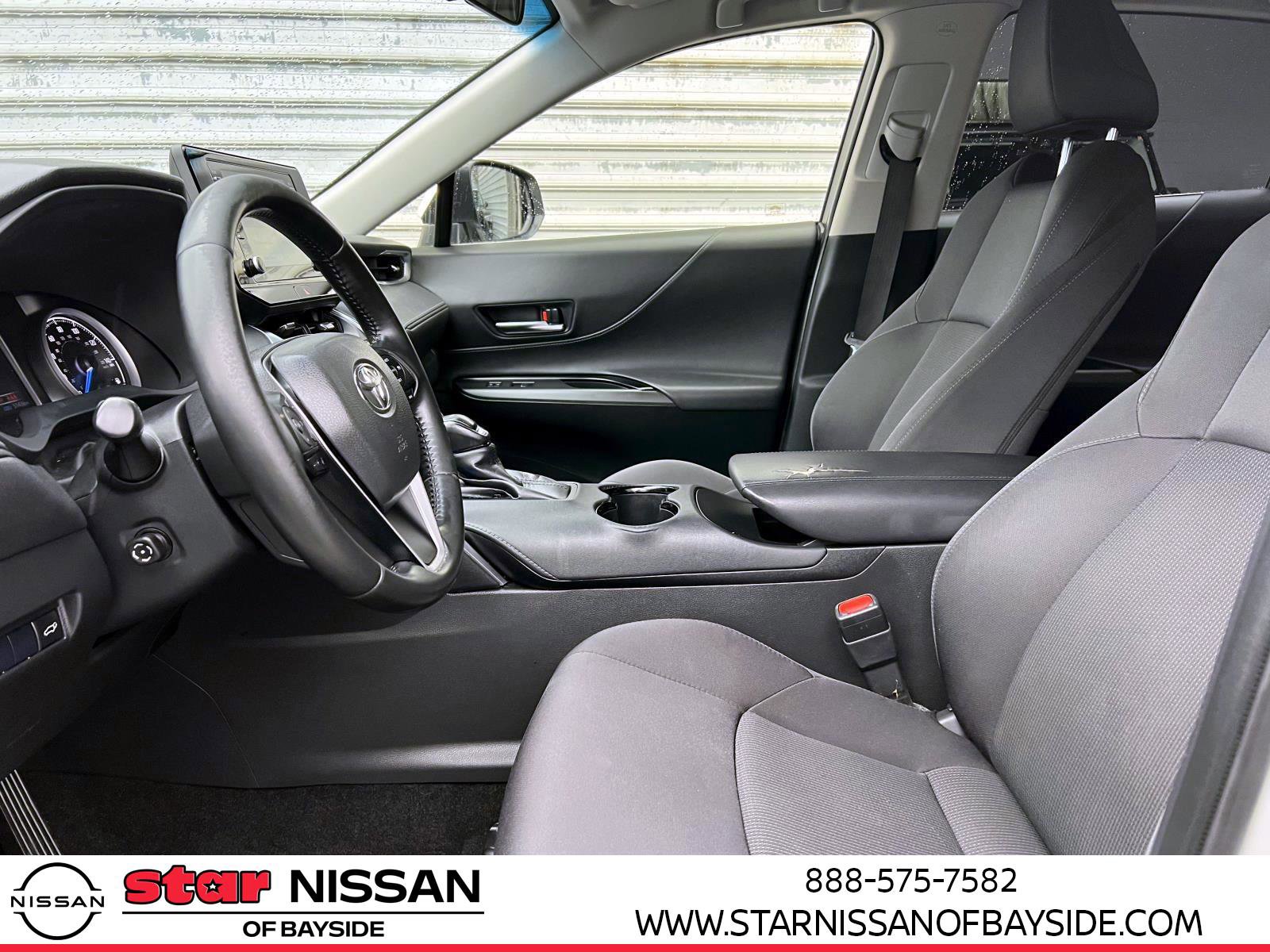 Used 2021 Toyota Venza LE image 16