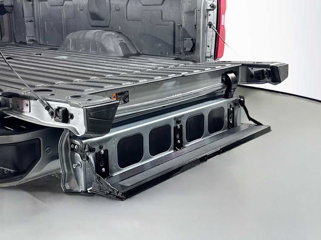 Used 2024 Chevrolet Silverado 3500 High Country w/ High Country Premium Package AWD/4WD image 31