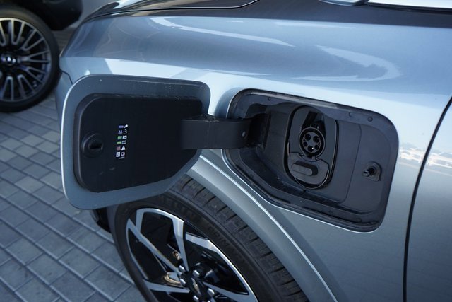 New 2025 Chevrolet Equinox EV LT image 11