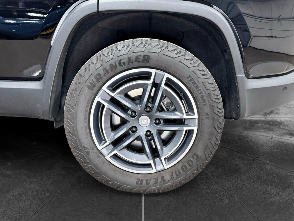 Used 2025 Rivian R1S Adventure AWD/4WD image 33