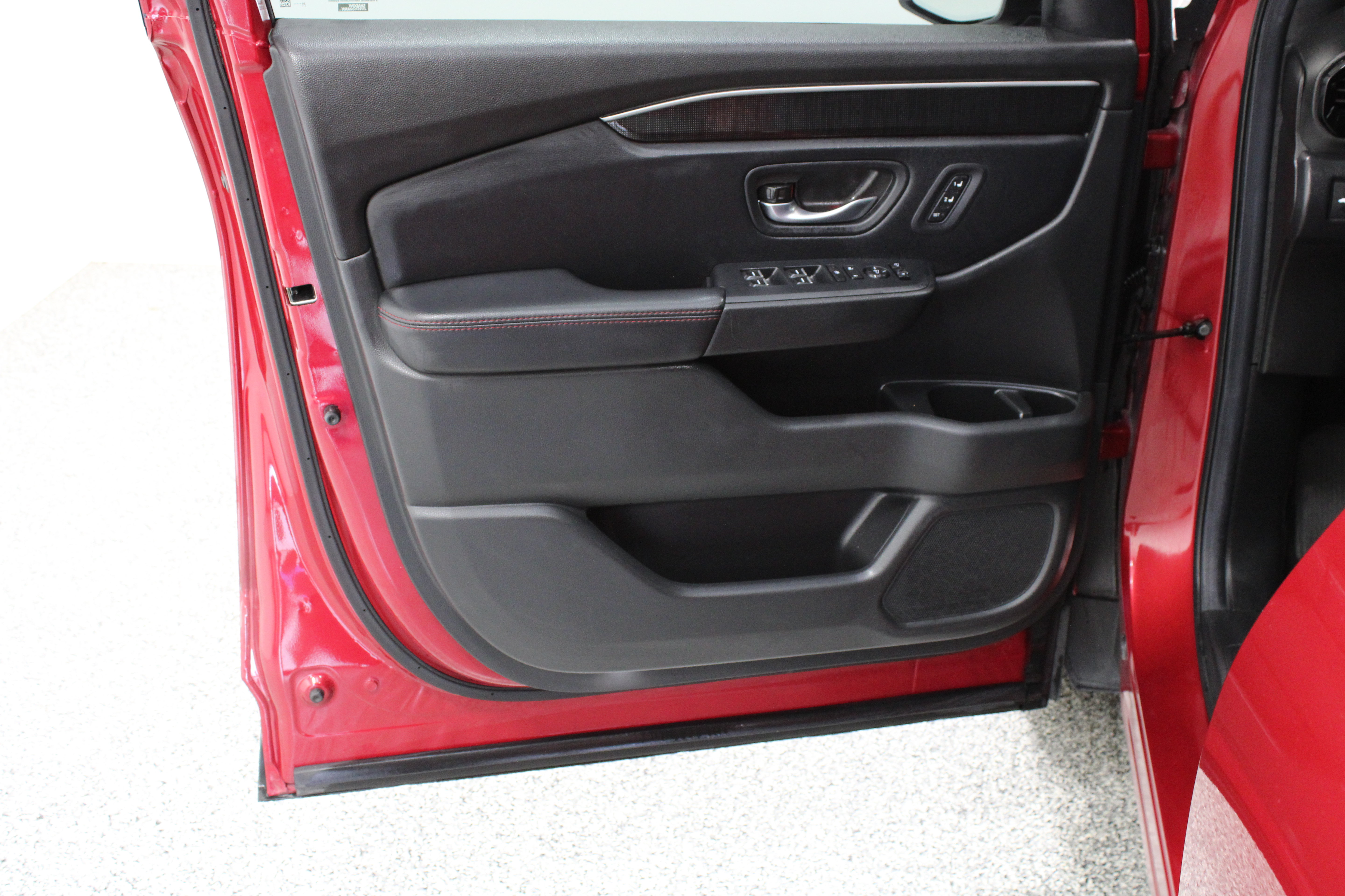 Used 2025 Honda Pilot Black Edition image 12