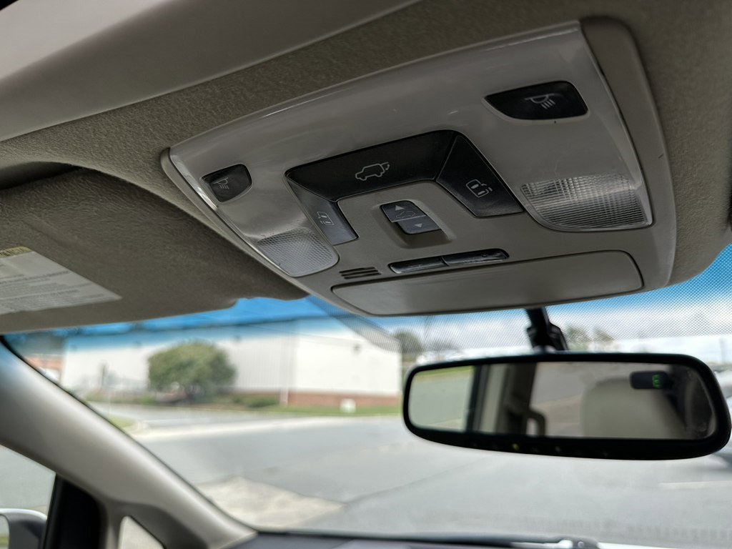 Used 2013 Toyota Sienna XLE image 31