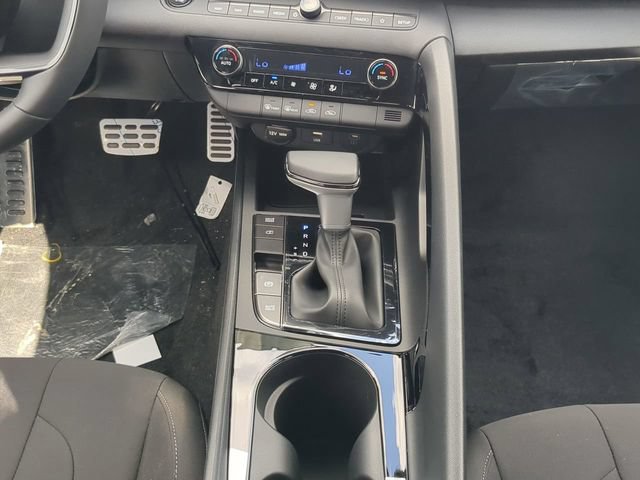New 2025 Hyundai Elantra SEL FWD image 18