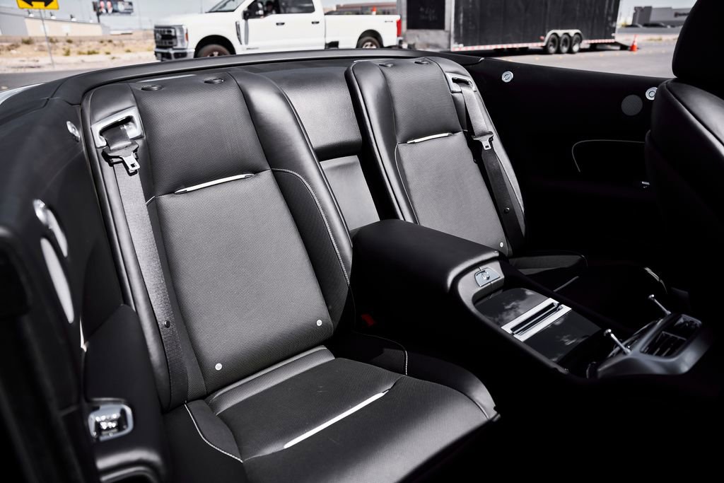 Used 2018 Rolls-Royce Dawn RWD image 39