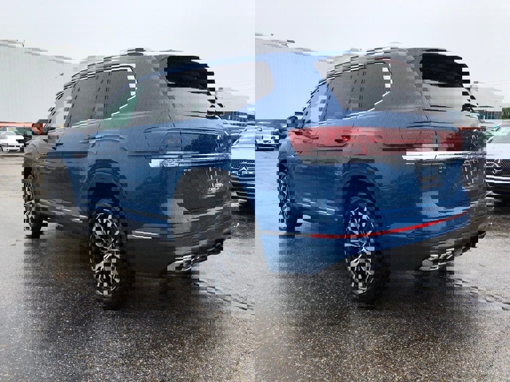 New 2025 Volkswagen Atlas SEL Premium R-Line image 4