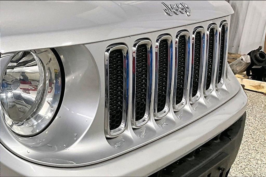 Used 2015 Jeep Renegade Limited AWD/4WD image 29