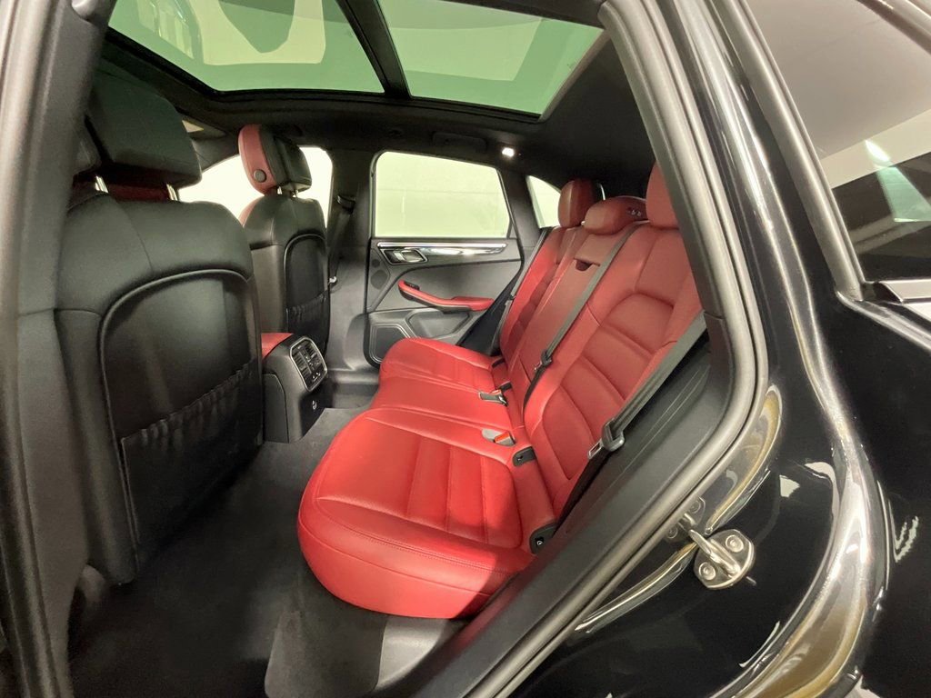 Used 2023 Porsche Macan Turbo image 23