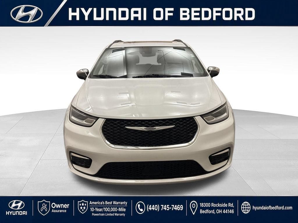 Used 2023 Chrysler Pacifica Limited FWD image 2